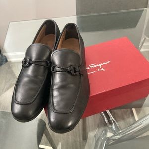 Men’s black ferragamo loafers like new! size 7 1/2 width 3E fits a size 9